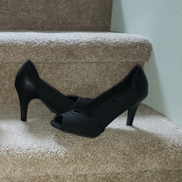 Womens Shoes - Picture 1 of 5